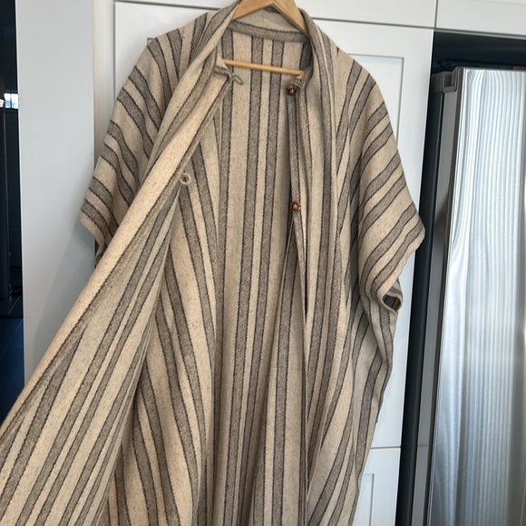 Vintage 70s Wool Blanket Cape Poncho Coat with Fringes One Size - Picture 11 of 13